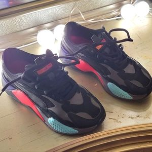 Kids,Puma sneakers black,grey,red and blue 5.5 size